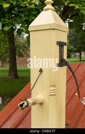 Alte gelbe Hand gut Wasserpumpe Stockfoto