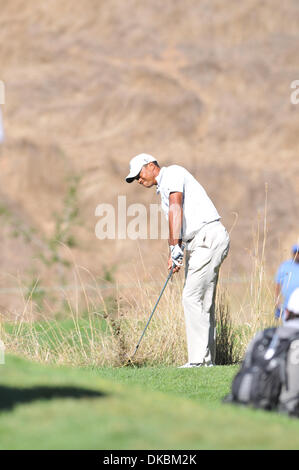 8. Oktober 2011 - San Martin, Kalifornien, USA - Tiger Woods Treffer aus der rauen während der dritten Runde des Fry's.com Open Golfturnier am CoredeValle Golf Club in San Martin, CA auf Samstag, 8. Oktober 2011. (Kredit-Bild: © Scott Beley/Southcreek/ZUMAPRESS.com) Stockfoto