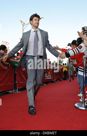 8. Oktober 2011 - Chicago, Illinois, USA - Chicago Verteidiger Brent Seabrook auf dem roten Teppich vor dem Hause Opener NHL-Spiel zwischen den Chicago Blackhawks und den Dallas Stars im United Center in Chicago, IL. (Kredit-Bild: © John Rowland/Southcreek/ZUMAPRESS.com) Stockfoto