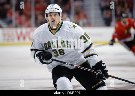 8. Oktober 2011 - Chicago, Illinois, USA - Dallas Center Vernon Fiddler (38) während des NHL-Spiels zwischen den Chicago Blackhawks und den Dallas Stars im United Center in Chicago, IL. Die Blackhawks besiegt die Sternen 5-2. (Kredit-Bild: © John Rowland/Southcreek/ZUMAPRESS.com) Stockfoto