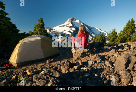 OREGON - Mount Jefferson ein kleiner Campingplatz auf dem Pacific Crest Trail in Park Ridge im Mount Jefferson Wildnisgebiet. Stockfoto