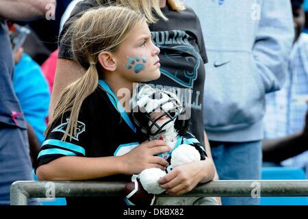 9. Oktober 2011 - Charlotte, North Carolina, USA - Panthers-Fans feiern beim heutigen Spiel. Heiligen besiegen die Panthers 30-27 bei der Bank of America Stadium in Charlotte, North Carolina. (Kredit-Bild: © Anthony Barham/Southcreek/ZUMAPRESS.com) Stockfoto