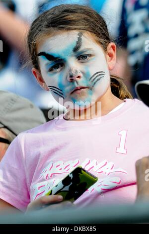 9. Oktober 2011 - Charlotte, North Carolina, USA - Panthers-Fans feiern beim heutigen Spiel. Heiligen besiegen die Panthers 30-27 bei der Bank of America Stadium in Charlotte, North Carolina. (Kredit-Bild: © Anthony Barham/Southcreek/ZUMAPRESS.com) Stockfoto