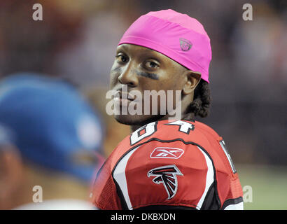 10. Oktober 2011 - ist Atlanta, Georgia, USA - Atlanta Falcons Wide Receiver RODDY WHITE (#84) an der Seitenlinie zu sehen, wie die Falcons die Green Bay Packers im Georgia Dome spielen. Die Packers besiegten die Falcons 25-14. (Kredit-Bild: © Erik Lesser/ZUMAPRESS.com) Stockfoto