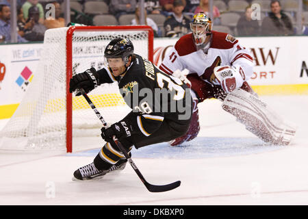 10. Oktober 2011 - Dallas, Texas, US - Dallas Stars nach vorn Vernon Fiddler (38) während der Aktion zwischen den Dallas Stars und die Phoenix Coyotes.  Dallas besiegt Phoenix bei einem Schusswechsel 2-1 im American Airlines Center. (Kredit-Bild: © Andrew Dieb/Southcreek/ZUMAPRESS.com) Stockfoto