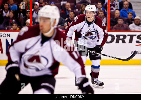 13. Oktober 2011 - Ottawa, Ottawa, Kanada - 13. Oktober 2011: während der Aktion zwischen den Ottawa Senators und die Colorado Avalanche in Ottawa, Ontario, Kanada. (Kredit-Bild: © Leon Switzer/Southcreek/ZUMAPRESS.com) Stockfoto