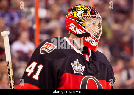 13. Oktober 2011 - Ottawa, Ottawa, Kanada - 13. Oktober 2011: Craig Anderson(41) während der Aktion zwischen den Ottawa Senators und die Colorado Avalanche in Ottawa, Ontario, Kanada. (Kredit-Bild: © Leon Switzer/Southcreek/ZUMAPRESS.com) Stockfoto