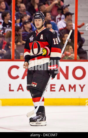 13. Oktober 2011 - Ottawa, Ottawa, Kanada - 13. Oktober 2011: Jason Spezza(19) während der Aktion zwischen den Ottawa Senators und die Colorado Avalanche in Ottawa, Ontario, Kanada. (Kredit-Bild: © Leon Switzer/Southcreek/ZUMAPRESS.com) Stockfoto