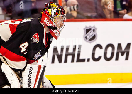 13. Oktober 2011 - Ottawa, Ottawa, Kanada - 13. Oktober 2011: Craig Anderson(41) während der Aktion zwischen den Ottawa Senators und die Colorado Avalanche in Ottawa, Ontario, Kanada. (Kredit-Bild: © Leon Switzer/Southcreek/ZUMAPRESS.com) Stockfoto