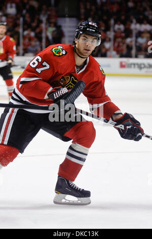 13. Oktober 2011 - Chicago, Illinois, USA - Chicago rechten Flügel Michael Frolik (67) während des NHL-Spiels zwischen den Chicago Blackhawks und die Winnipeg Jets im United Center in Chicago, IL. Die Blackhawks besiegt die Jets 4-3. (Kredit-Bild: © John Rowland/Southcreek/ZUMAPRESS.com) Stockfoto