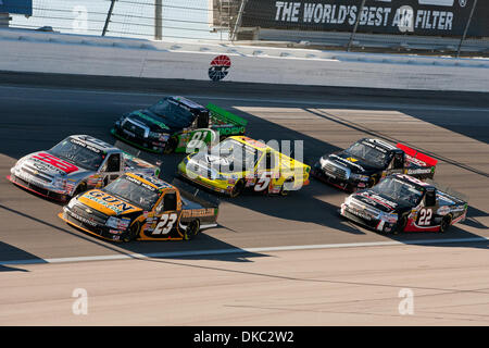 15. Oktober 2011 - Las Vegas, Nevada, USA - Todd Bodine, Fahrer von #5 International Trucks / Monaco RV Toyota Tundra, verfängt sich im Hauptfeld nach einem späten Neustart während der spannenden Truckracing-Aktion bei der NASCAR Camping World Truck Series Smiths 350 auf dem Las Vegas Motor Speedway in Las Vegas, Nevada. (Kredit-Bild: © Matt Gdowski/Southcreek/ZUMAPRESS.com) Stockfoto