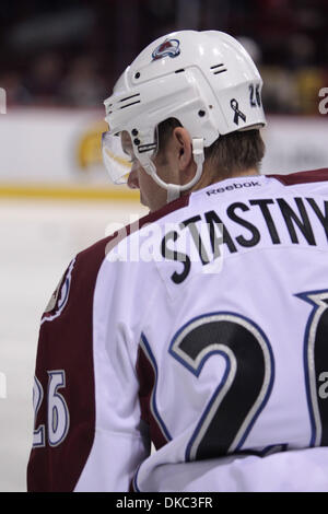 15. Oktober 2011 erstreckt sich - Montreal, Quebec, Kanada - Colorado Avalanche vorwärts Paul Stastny (26) beim Aufwärmen vor den Montréal Canadiens Spiel gegen die Colorado Avalanche im Centre Bell. (Kredit-Bild: © Phillippe Champoux/Southcreek/ZUMAPRESS.com) Stockfoto