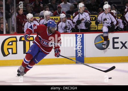 15. Oktober 2011 - zweiten Montreal, Quebec, Kanada - Montreal Canadiens Defenceman p.k. Subban (76) trägt den Puck im Zeitraum Aktion bei den Montréal Canadiens Spiel gegen die Colorado Avalanche im Centre Bell. Nach zwei Perioden führt Colorado 4-3. (Kredit-Bild: © Phillippe Champoux/Southcreek/ZUMAPRESS.com) Stockfoto
