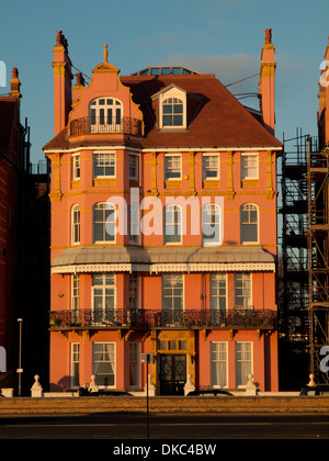 Historische Gebäude am Kingsway in Hove, Brighton vom Hove Rasen gesehen Stockfoto