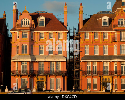 Historische Gebäude am Kingsway in Hove, Brighton vom Hove Rasen gesehen Stockfoto