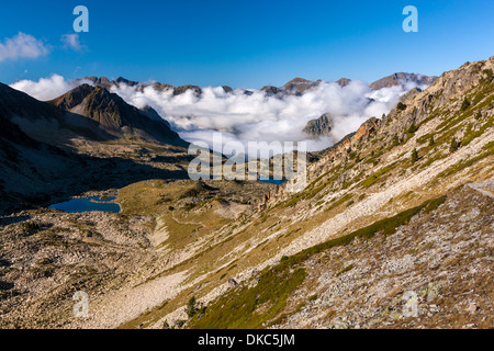 Blick vom Hourquette Forschungsreaktors in La Reserva Natural de Néouvielle, Pyrenäen, Frankreich. Stockfoto