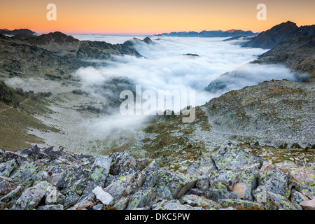 Blick vom Hourquette Forschungsreaktors in La Reserva Natural de Néouvielle, Pyrenäen, Frankreich. Stockfoto