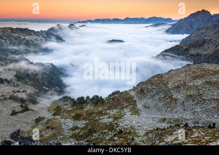 Blick vom Hourquette Forschungsreaktors in La Reserva Natural de Néouvielle, Pyrenäen, Frankreich. Stockfoto