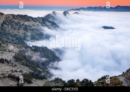 Blick vom Hourquette Forschungsreaktors in La Reserva Natural de Néouvielle, Pyrenäen, Frankreich. Stockfoto