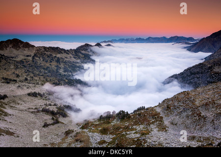 Blick vom Hourquette Forschungsreaktors in La Reserva Natural de Néouvielle, Pyrenäen, Frankreich. Stockfoto