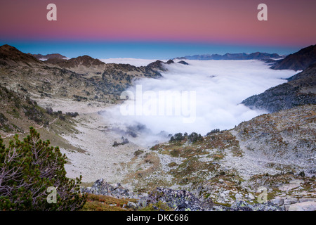 Blick vom Hourquette Forschungsreaktors in La Reserva Natural de Néouvielle, Pyrenäen, Frankreich. Stockfoto