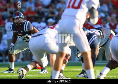 15. Oktober 2011 - Oxford, Mississippi, Vereinigte Staaten von Amerika - Ole Miss DB Aaron Garbutt (20) Uhren die Quarterback vor die Snap in Alabama 52-7 Sieg über Ole Miss (Credit-Bild: © Hays Collins/Southcreek/ZUMAPRESS.com) Stockfoto