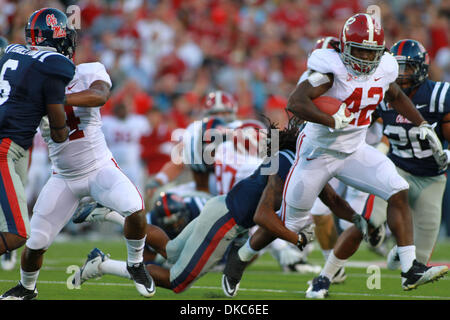 15. Oktober 2011 - Oxford, Mississippi, Vereinigte Staaten von Amerika - Alabama RB Eddie Lacy (42) schüttelt aus einer Ole Miss Verteidiger in Alabama ist 52-7 Sieg über Ole Miss (Credit-Bild: © Hays Collins/Southcreek/ZUMAPRESS.com) Stockfoto