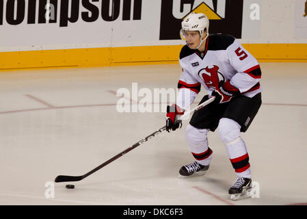 15. Oktober 2011 - Nashville, Tennessee, USA - New Jersey Devils Verteidiger Adam Larsson (5) Schlittschuhe mit dem Puck.  Die New Jersey Devils besiegt den Nashville Predators 3-2 in einer Schießerei in der Bridgestone Arena in Nashville, TN (Credit-Bild: © Allan Wagner/Southcreek/ZUMAPRESS.com) Stockfoto