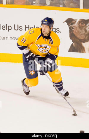 15. Oktober 2011 - Nashville, Tennessee, USA - Nashville Predators Zentrum David Legwand (11) Schlittschuhe mit dem Puck.  Die New Jersey Devils besiegt den Nashville Predators 3-2 in einer Schießerei in der Bridgestone Arena in Nashville, TN (Credit-Bild: © Allan Wagner/Southcreek/ZUMAPRESS.com) Stockfoto