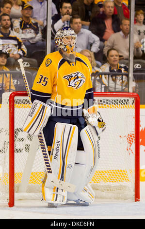 15. Oktober 2011 - Nashville, Tennessee, USA - Nashville Predators zentrieren Jerred Smithson (25).  Die New Jersey Devils besiegt den Nashville Predators 3-2 in einer Schießerei in der Bridgestone Arena in Nashville, TN (Credit-Bild: © Allan Wagner/Southcreek/ZUMAPRESS.com) Stockfoto