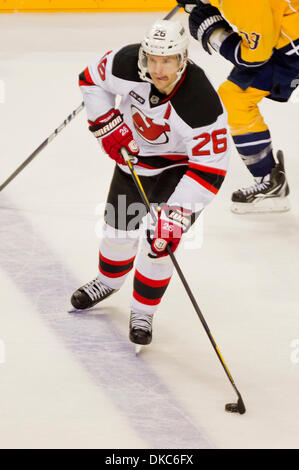 15. Oktober 2011 - Nashville, Tennessee, USA - New Jersey Devils zentrieren Patrik Elias (26) Schlittschuhe mit Puck.  Die New Jersey Devils besiegt den Nashville Predators 3-2 in einer Schießerei in der Bridgestone Arena in Nashville, TN (Credit-Bild: © Allan Wagner/Southcreek/ZUMAPRESS.com) Stockfoto