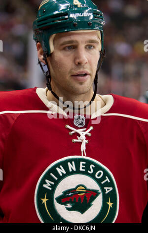 15. Oktober 2011 - St. Paul, Minnesota, USA - Minnesota Wild Verteidiger Clayton Stoner (4) in der Eishockey-Spiel zwischen den Detroit Red Wings und die Minnesota Wild im Xcel Energy Center in St. Paul, Minnesota. Die Red Wings gewann das Spiel 3: 2 in der Overtime. (Kredit-Bild: © Steve Kotvis/Southcreek/ZUMAPRESS.com) Stockfoto