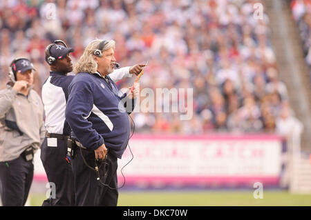 16. Oktober 2011 - Foxborough, Massachusetts, USA - Dallas Cowboys defensive Coordinator Rob Ryan an der Seitenlinie. Die New England Patriots besiegen die Dallas Cowboys 20 - 16 im Gillette Stadium. (Bild Kredit: Geoff Bolte/Southcreek/ZUMAPRESS.com ©) Stockfoto