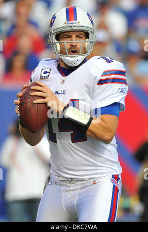 16. Oktober 2011 - East Rutherford, New Jersey, USA - Buffalo Bills quarterback Ryan Fitzpatrick (14) in nationale Fußball-Liga-Aktion bei Met Life-Stadion in East Rutherford New Jersey New York Niederlagen Buffalo 27 bis 24 zur Halbzeit (Credit-Bild: © Brooks Von Arx/Southcreek/ZUMAPRESS.com) Stockfoto