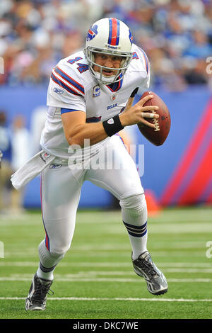 16. Oktober 2011 - East Rutherford, New Jersey, USA - Buffalo Bills quarterback Ryan Fitzpatrick (14) in nationale Fußball-Liga-Aktion bei Met Life-Stadion in East Rutherford New Jersey New York Niederlagen Buffalo 27 bis 24 zur Halbzeit (Credit-Bild: © Brooks Von Arx/Southcreek/ZUMAPRESS.com) Stockfoto