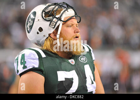 17. Oktober 2011 - East Rutherford, New Jersey, USA - New York Jets Mitte Nick Mangold (74) vor dem in National Football League-Aktion bei Met Life-Stadion in East Rutherford New Jersey (Credit-Bild: © Brooks Von Arx/Southcreek/ZUMAPRESS.com) Stockfoto