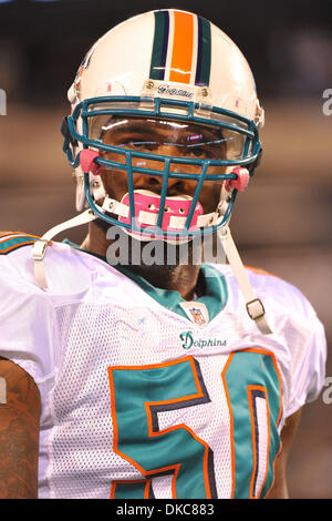 17. Oktober 2011 - East Rutherford, New Jersey, USA - Miami Dolphins Linebacker Marvin Mitchell (50) vor dem in National Football League-Aktion bei Met Life-Stadion in East Rutherford New Jersey (Credit-Bild: © Brooks Von Arx/Southcreek/ZUMAPRESS.com) Stockfoto