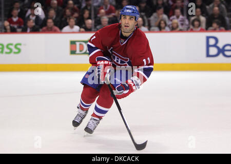 18. Oktober 2011 weiter - Montreal, Quebec, Kanada - Montreal Canadiens Scott Gomez (11) im dritten Periode Aktion bei den Montréal Canadiens Spiel gegen die Buffalo Sabres im Centre Bell. Buffalo won3-1. (Kredit-Bild: © Phillippe Champoux/Southcreek/ZUMAPRESS.com) Stockfoto