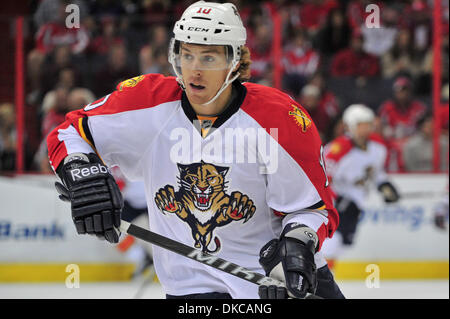 18. Oktober 2011 - Washington Dc, District Of Columbia, Vereinigte Staaten von Amerika - Verizon Center NHL Spiel Action. Florida Panthers linken Flügel David Booth (10) endgültige Ergebnis; 3 Hauptstädte Panthers 0 (Kredit-Bild: © Roland Pintilie/Southcreek/ZUMAPRESS.com) Stockfoto