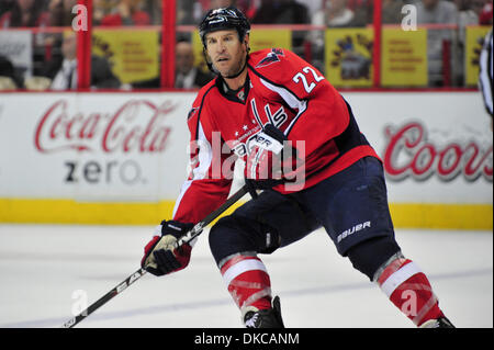 18. Oktober 2011 - Washington Dc, District Of Columbia, Vereinigte Staaten von Amerika - Verizon Center NHL Spiel Action. Washington Capitals rechten Flügel Mike Knuble (22) endgültige Ergebnis; 3 Hauptstädte Panthers 0 (Kredit-Bild: © Roland Pintilie/Southcreek/ZUMAPRESS.com) Stockfoto