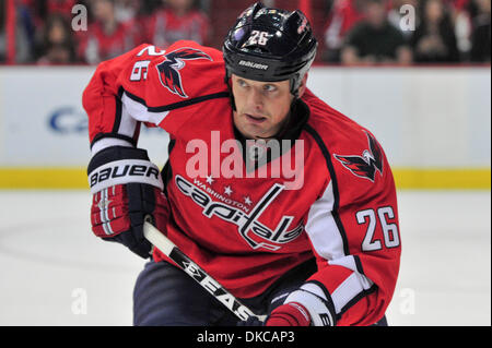 18. Oktober 2011 - Washington Dc, District Of Columbia, Vereinigte Staaten von Amerika - Verizon Center NHL Spiel Action. Washington Capitals linken Flügel Matt Hendricks (26) endgültige Ergebnis; 3 Hauptstädte Panthers 0 (Kredit-Bild: © Roland Pintilie/Southcreek/ZUMAPRESS.com) Stockfoto