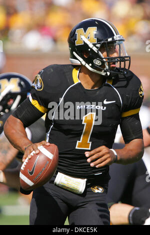 21. Oktober 2011 - Columbia, Missouri, USA - Missouri Tigers quarterback James Franklin (1) in Aktion während des Spiels zwischen der University of Missouri und Oklahoma State auf Faurot Field at Memorial Stadium auf dem Campus der University of Missouri in Columbia. Oklahoma besiegte Missouri 45-24. (Bild Kredit: Jimmy Simmons/Southcreek/ZUMAPRESS.com ©) Stockfoto