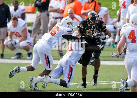 21. Oktober 2011 - Columbia, Missouri, USA - Missouri Tigers-Tight-End Michael Egnew (82) in Aktion während des Spiels zwischen der University of Missouri und Oklahoma State auf Faurot Field at Memorial Stadium auf dem Campus der University of Missouri in Columbia. Oklahoma besiegte Missouri 45-24. (Bild Kredit: Jimmy Simmons/Southcreek/ZUMAPRESS.com ©) Stockfoto