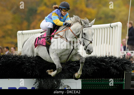 22. Oktober 2011 - Far Hills, New Jersey, USA - Danielle Hodsdon an Bord süße Shani gewinnt die am 91. Far Hills Race Jahrestagung in Far Hills, NJ am 22.10.11. Ausgebildet von Jonathan Sheppard (Kredit-Bild: © Ryan Lasek/Eclipse/ZUMAPRESS.com) Stockfoto