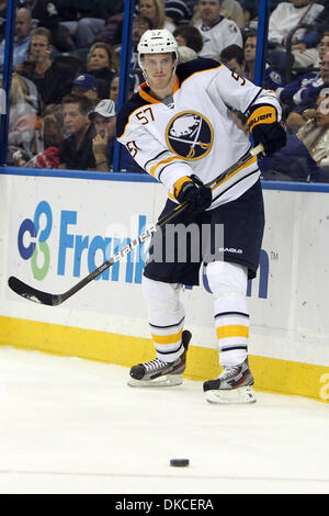 22. Oktober 2011 - Tampa, Florida, USA - Buffalo Sabres Verteidiger Tyler Myers (57) während eines NHL-Eishockey-Spiel zwischen den Buffalo-Säbel und die Tampa Bay Lightning. Tampa gewann mit 3: 0 (Kredit-Bild: © Don Montague/Southcreek/ZUMAPRESS.com) Stockfoto