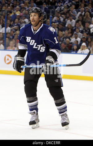 22. Oktober 2011 - Tampa, Florida, USA -   innerhalb der NHL Eishockey-Spiel zwischen den Buffalo-Säbel und die Tampa Bay Lightning. Tampa gewann mit 3: 0 (Kredit-Bild: © Don Montague/Southcreek/ZUMAPRESS.com) Stockfoto