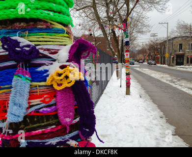Gestrickter Wolle Graffiti Montreal Plateau Mont-Royal Stockfoto