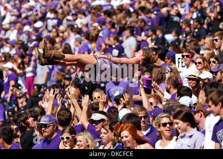 22. Oktober 2011 - Fort Worth, Texas, USA - TCU Horned Frogs Fans während Aktion zwischen New Mexico Lobos und TCU Horned Frogs.  Bei der Hälfte, TCU führt New Mexico 41-0 at Amon G. Carter Stadium. (Kredit-Bild: © Andrew Dieb/Southcreek/ZUMAPRESS.com) Stockfoto