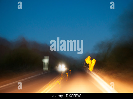 Fahren beeinträchtigt auf Drogen oder Alkohol ist gefährlich und kann nur wie folgt aussehen. Stockfoto