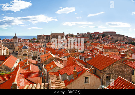 Ansicht von vielen Sehenswürdigkeiten der alten Stadt in Stadt von Dubrovnik, Kroatien. Klassisches Rot gefliesten Dächer sind auch schön. Stockfoto